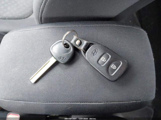 Hyundai ACCENT Se Image 12