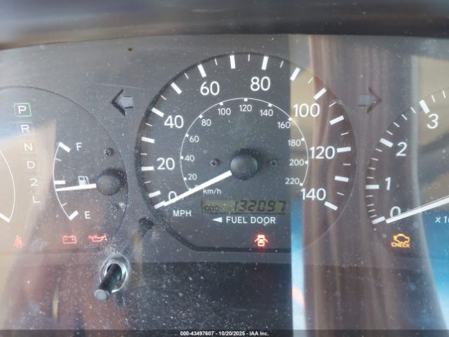 Toyota Camry Le Image 12