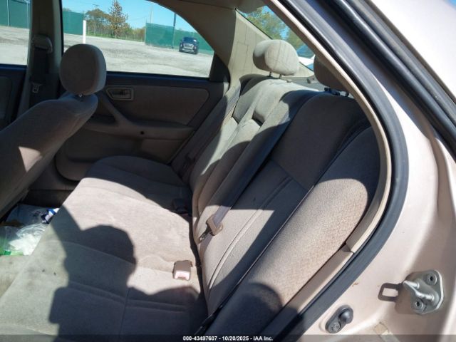 Toyota Camry Le Image 7