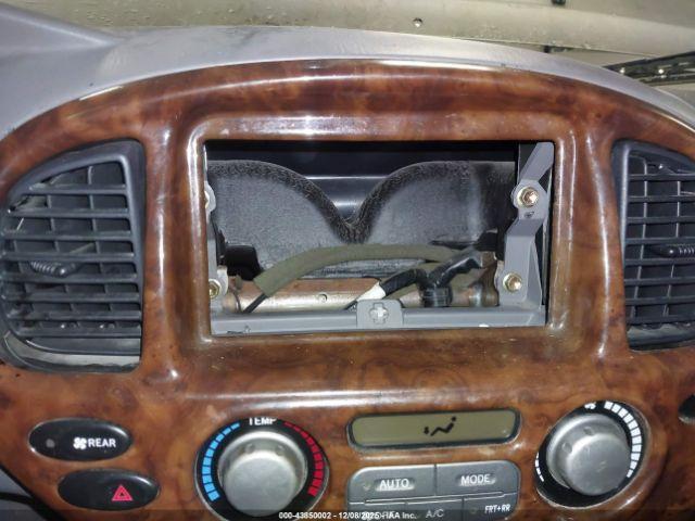 Toyota Sequoia Limited V8 Image 10