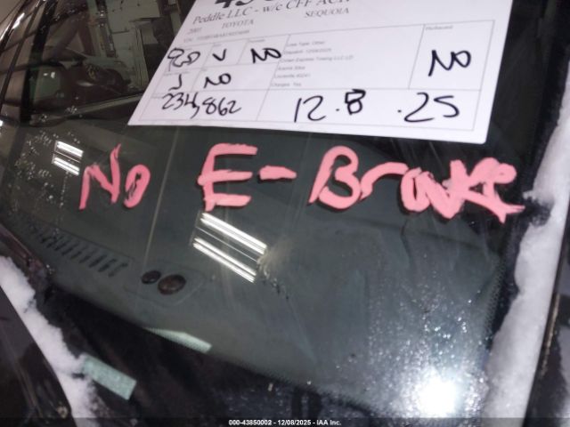 Toyota Sequoia Limited V8 Image 12