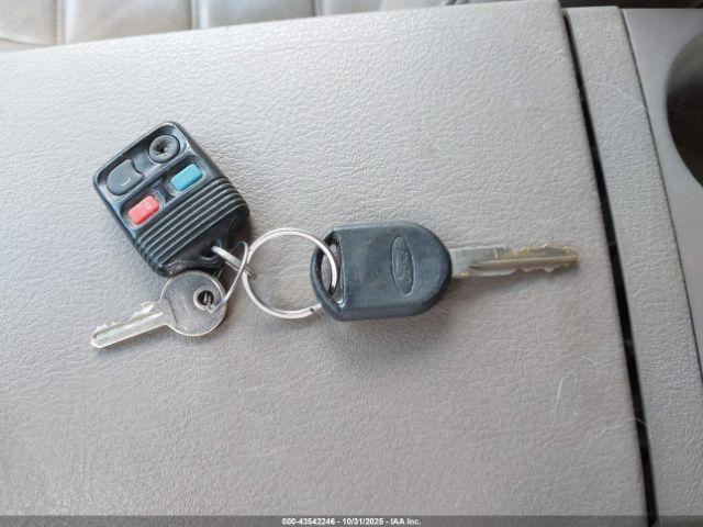 Ford Explorer Image 6