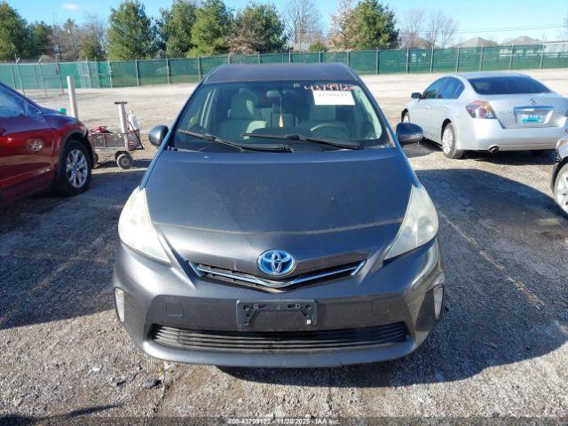 Toyota Prius v Three Image 12