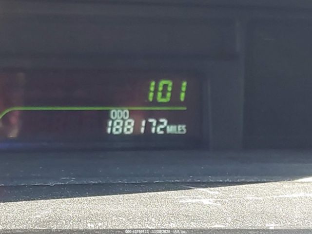 Toyota Prius v Three Image 14