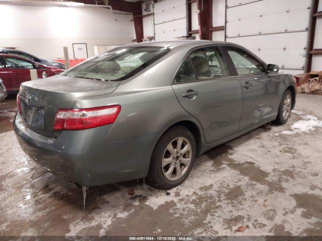 Toyota Camry Le Image 8