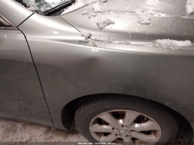 Toyota Camry Le Image 6