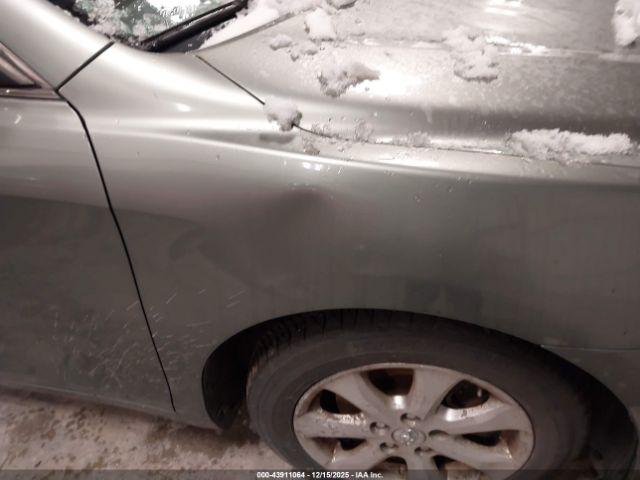 Toyota Camry Le Image 6