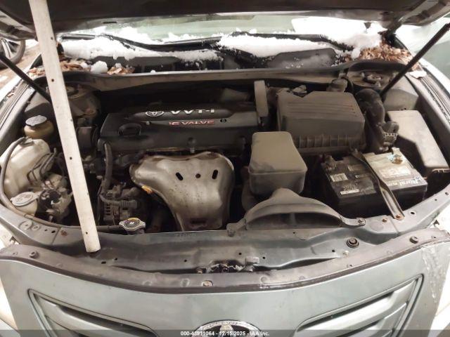 Toyota Camry Le Image 7