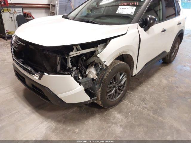 Nissan Rogue S Intelligent Awd Image 11