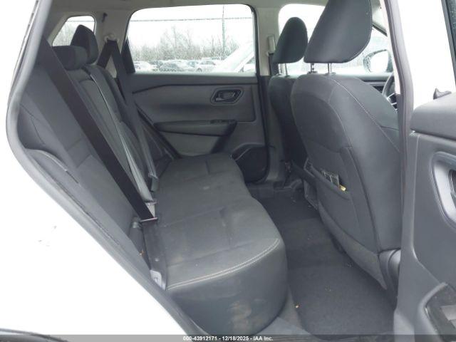 Nissan Rogue S Intelligent Awd Image 6