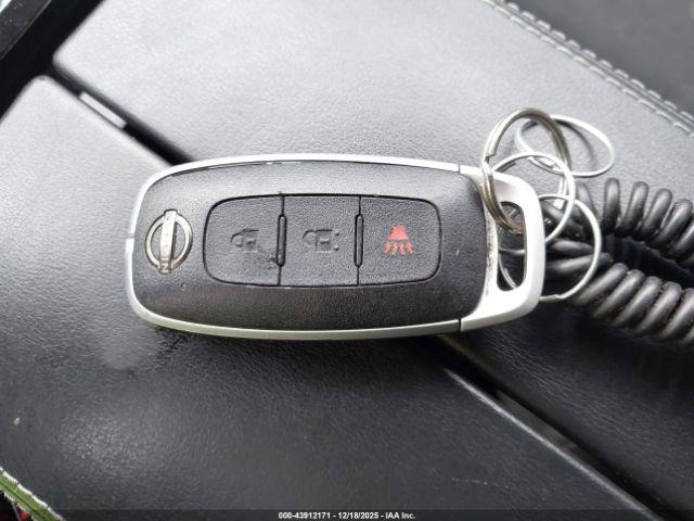 Nissan Rogue S Intelligent Awd Image 15