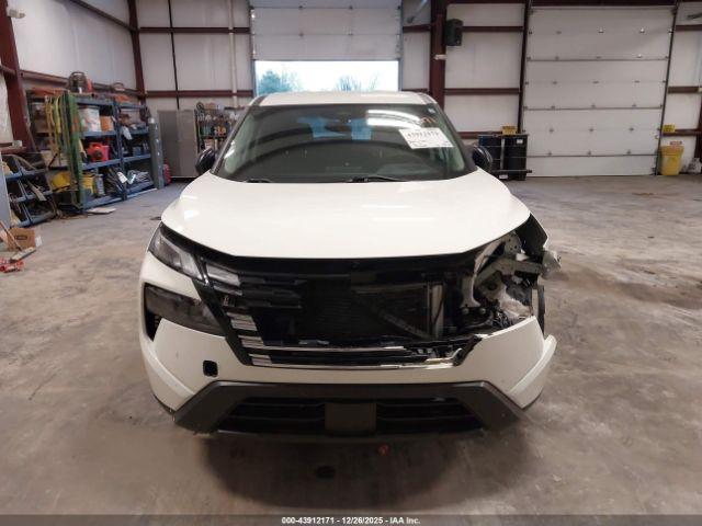 Nissan Rogue S Intelligent Awd Image 13