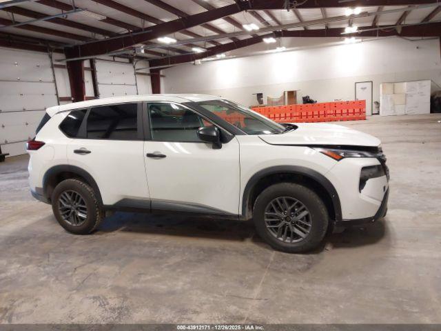 Nissan Rogue S Intelligent Awd Image 14