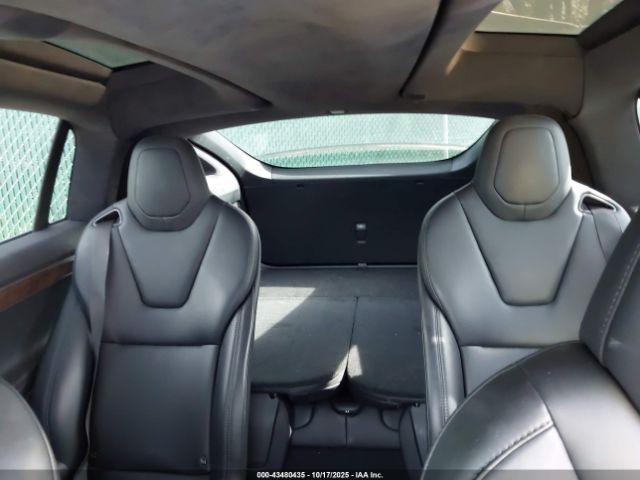 Tesla Model X Image 16