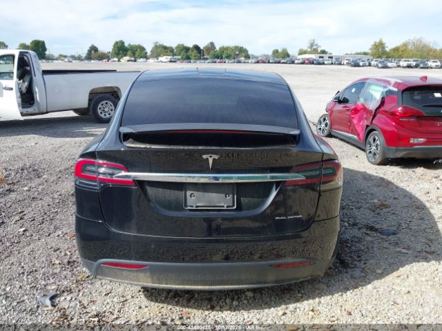 Tesla Model X Image 14
