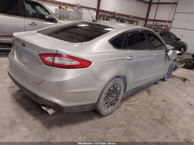 Ford Fusion S Image 2