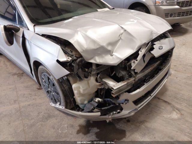 Ford Fusion S Image 5