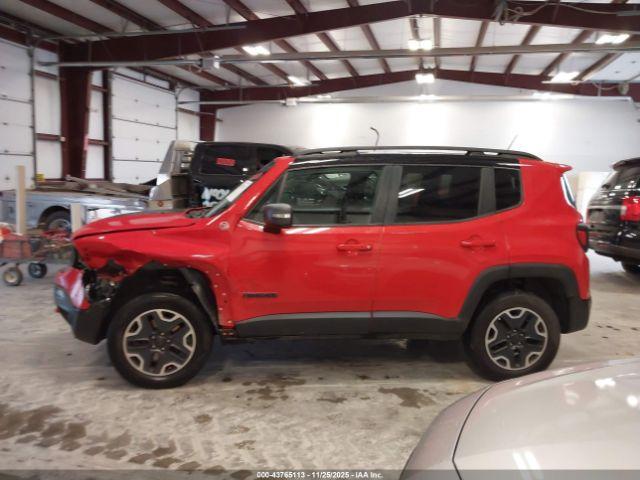 Jeep Renegade Trailhawk Image 11