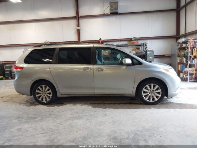 Toyota Sienna Xle Image 10