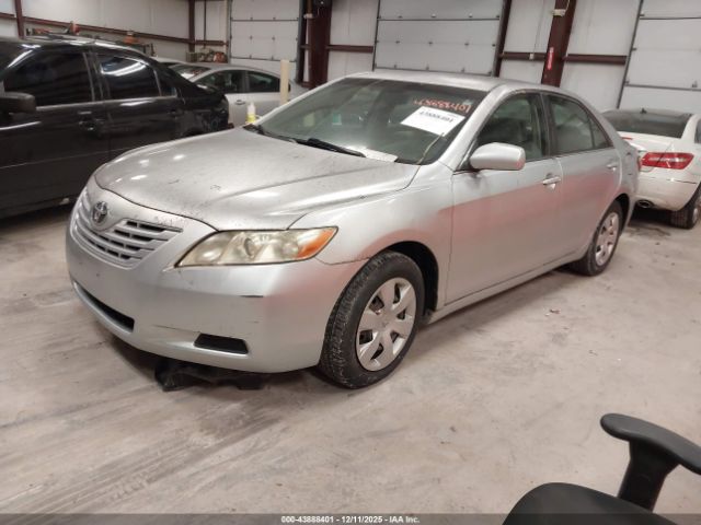 Toyota Camry Le Image 10