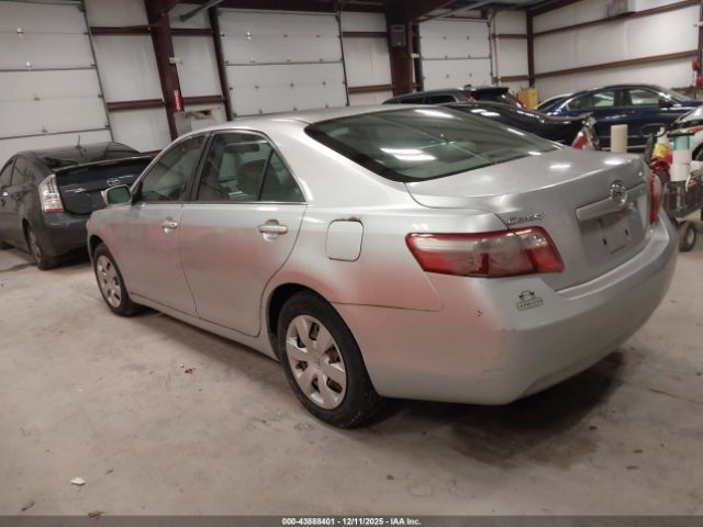 Toyota Camry Le Image 11