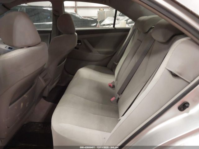 Toyota Camry Le Image 3