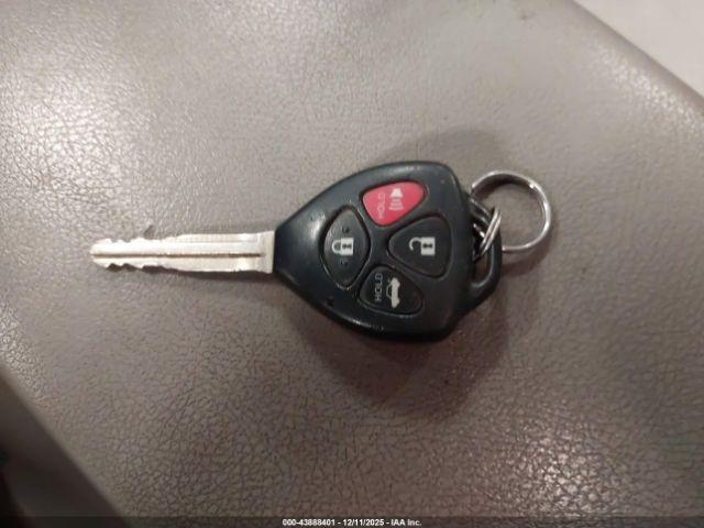 Toyota Camry Le Image 9