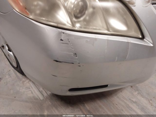 Toyota Camry Le Image 6