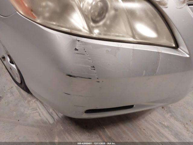 Toyota Camry Le Image 6