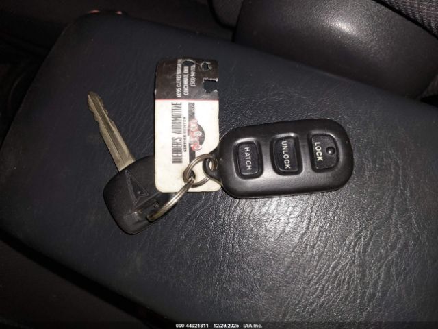 Pontiac Vibe Image 8