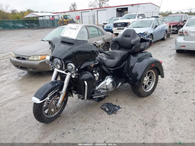 Harley-Davidson Flhtcutg Image 10