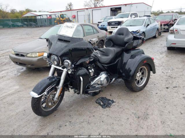 Harley-Davidson Flhtcutg Image 10