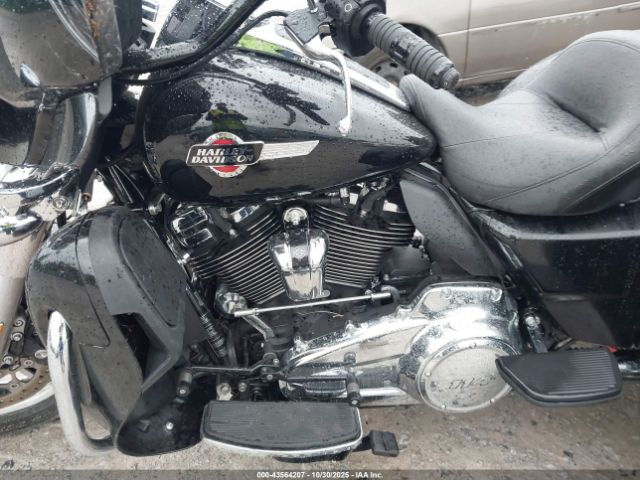 Harley-Davidson Flhtcutg Image 13