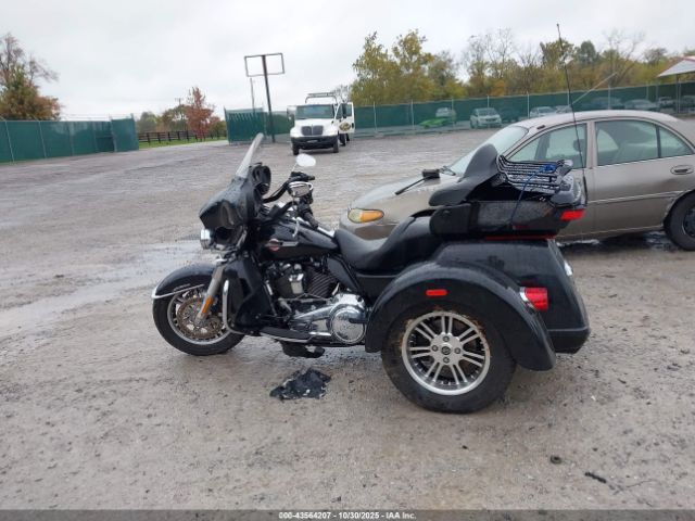 Harley-Davidson Flhtcutg Image 3