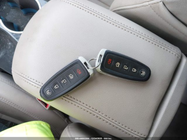 Ford Escape Titanium Image 4