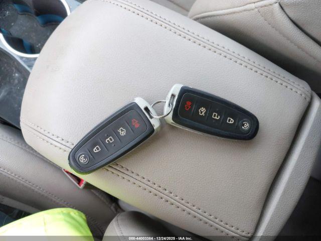 Ford Escape Titanium Image 4