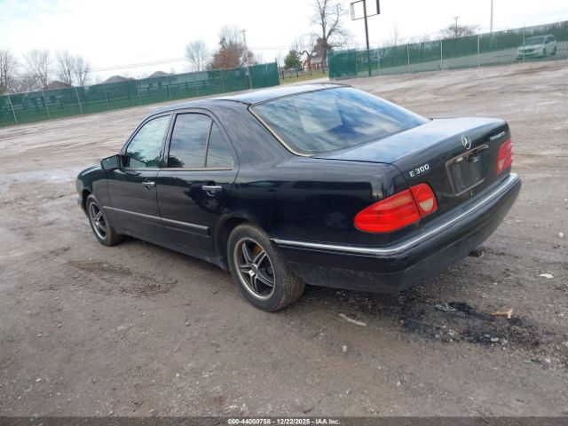 Mercedes-Benz E-Class Image 4