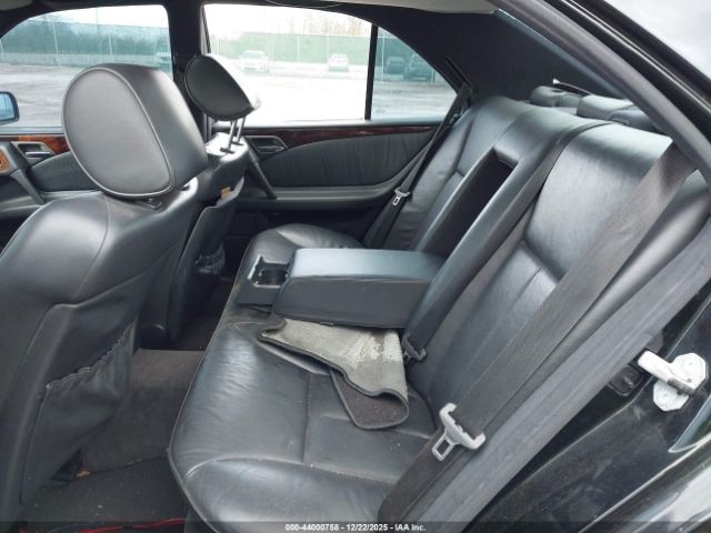 Mercedes-Benz E-Class Image 9