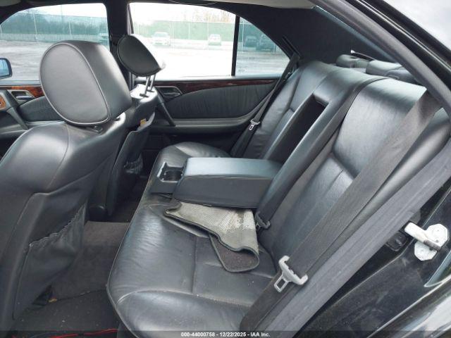 Mercedes-Benz E-Class Image 9