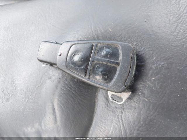 Mercedes-Benz E-Class Image 3