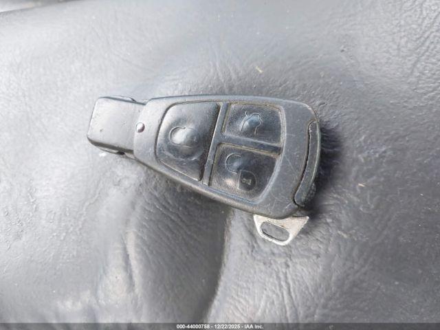 Mercedes-Benz E-Class Image 3