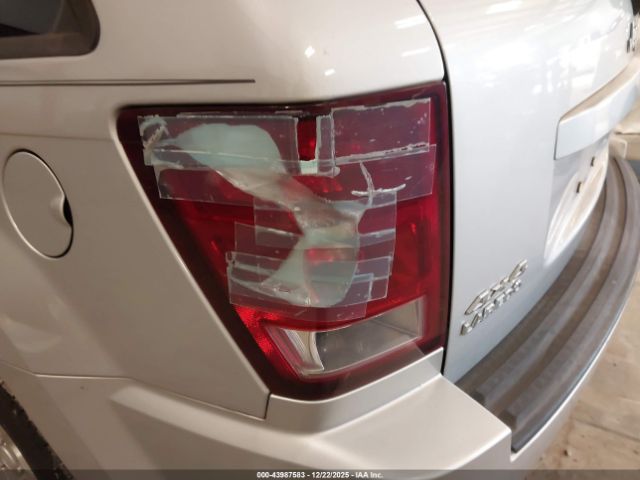 Jeep Grand Cherokee Laredo Image 2