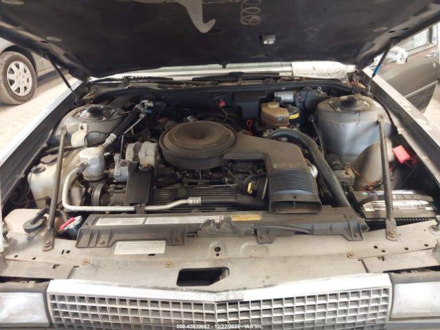 Cadillac DeVille Image 10