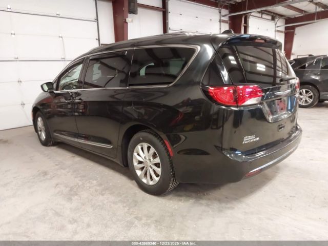 Chrysler Pacifica Touring L Image 5