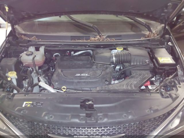 Chrysler Pacifica Touring L Image 16