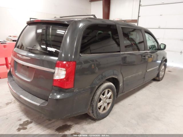 Chrysler Town & Country Touring-l Image 8