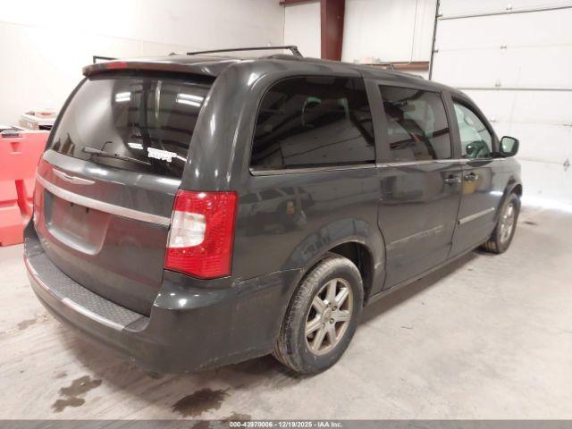 Chrysler Town & Country Touring-l Image 8