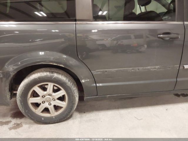 Chrysler Town & Country Touring-l Image 7