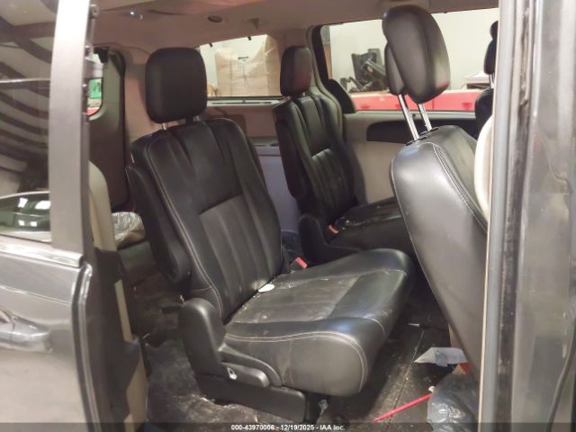 Chrysler Town & Country Touring-l Image 12