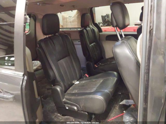 Chrysler Town & Country Touring-l Image 12